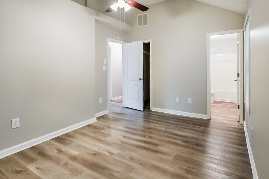 Building Photo - 4925 Brookwood Pl