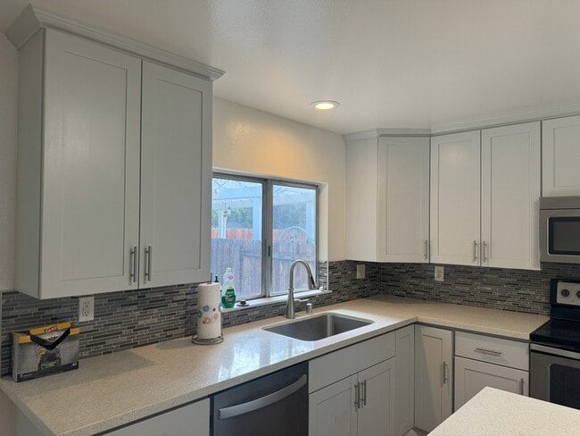 Building Photo - 2460 Brookside Way