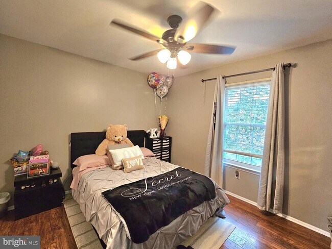 Building Photo - 17 Exeter Ct