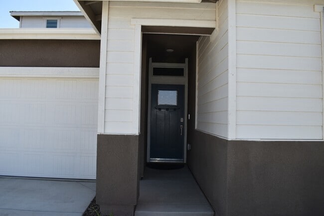 Building Photo - 2446 Cortes Dr