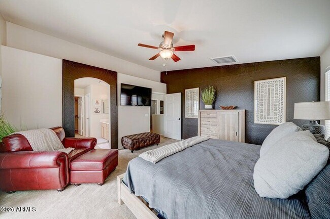 Building Photo - 29293 N Yellow Bee Dr