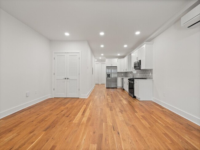 Building Photo - 858 W SIDE Ave