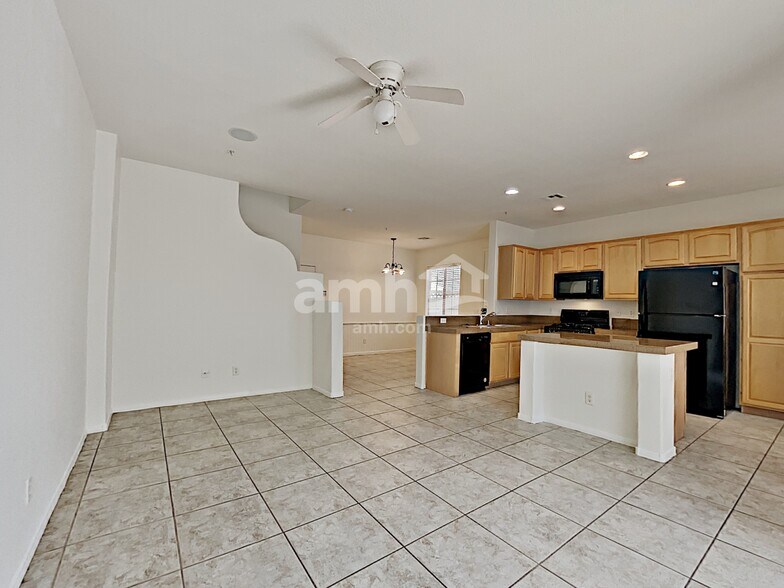 Building Photo - 611 Desert Silk Ct