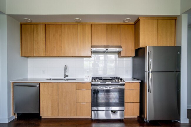 Building Photo - 1322 E 12th St