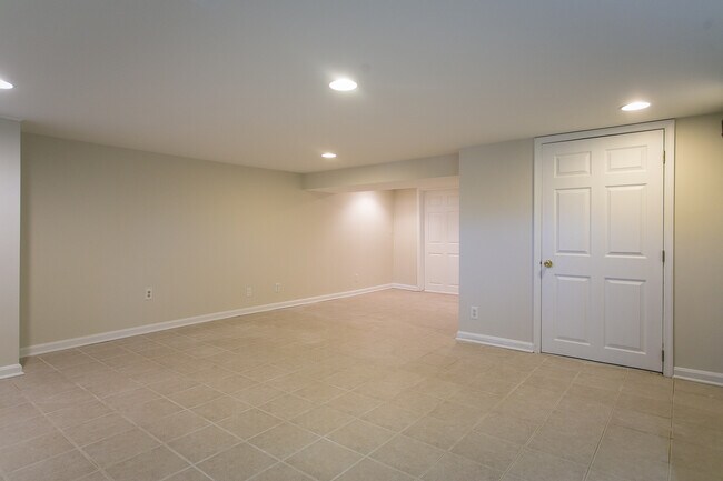 Building Photo - 1715 Glen Ridge Road