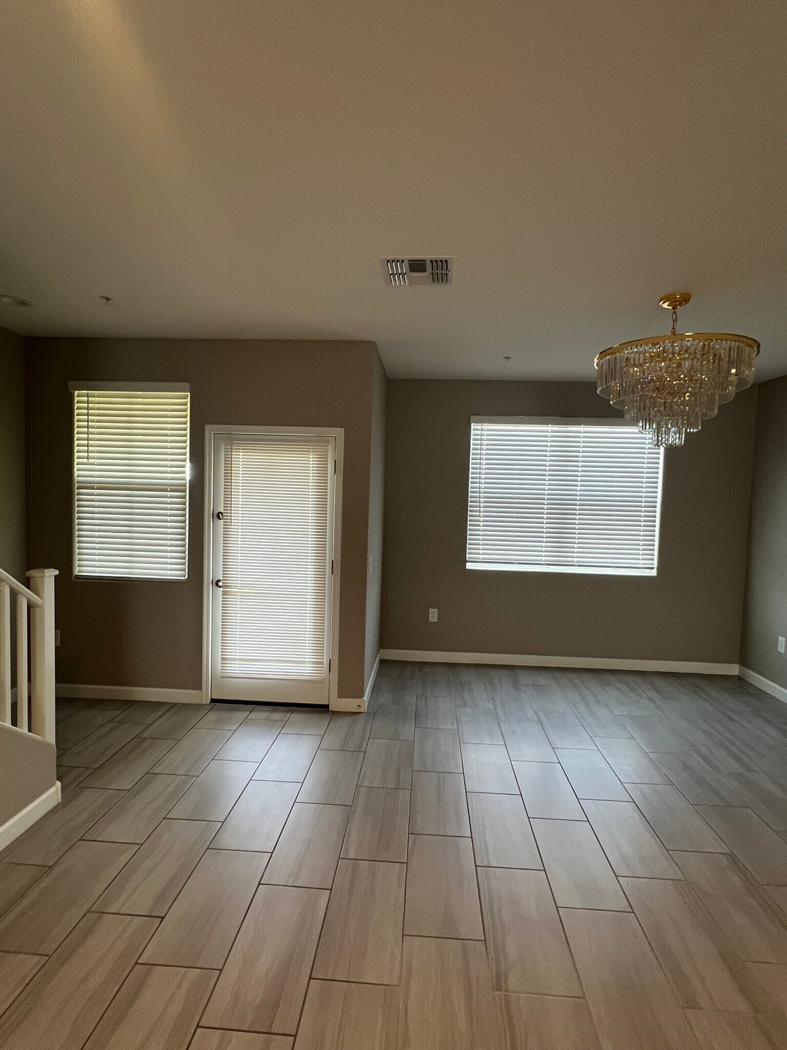 Building Photo - 1255 N Arizona Ave