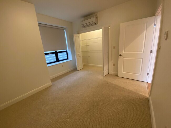 Building Photo - 875 Elm St