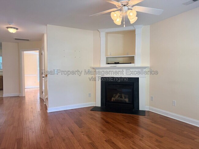 Building Photo - 305 Holly Thorn Trace
