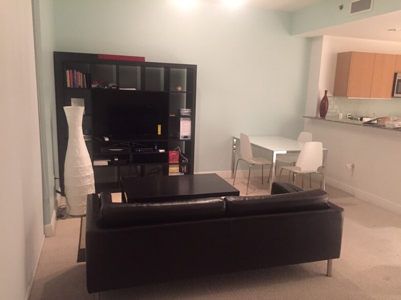 Building Photo - 1050 Brickell Ave