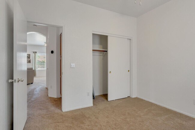 Building Photo - Beautiful 3 bedroom, 2 bath in great Mesa location!