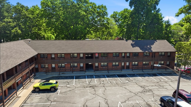 Building Photo - 643 Suffield St