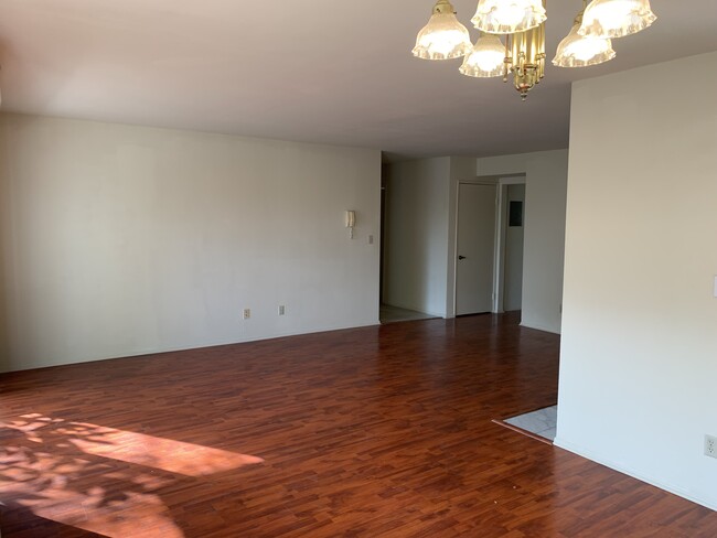 Hardwood floors - 1427 Saltair S Ave