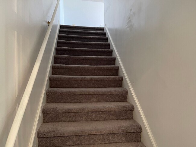 Building Photo - Beautiful 4-Bedroom Ranch in Courthouse Estates!