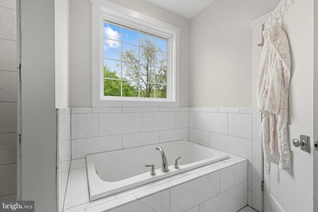 Building Photo - 8193 Major Watters Ct