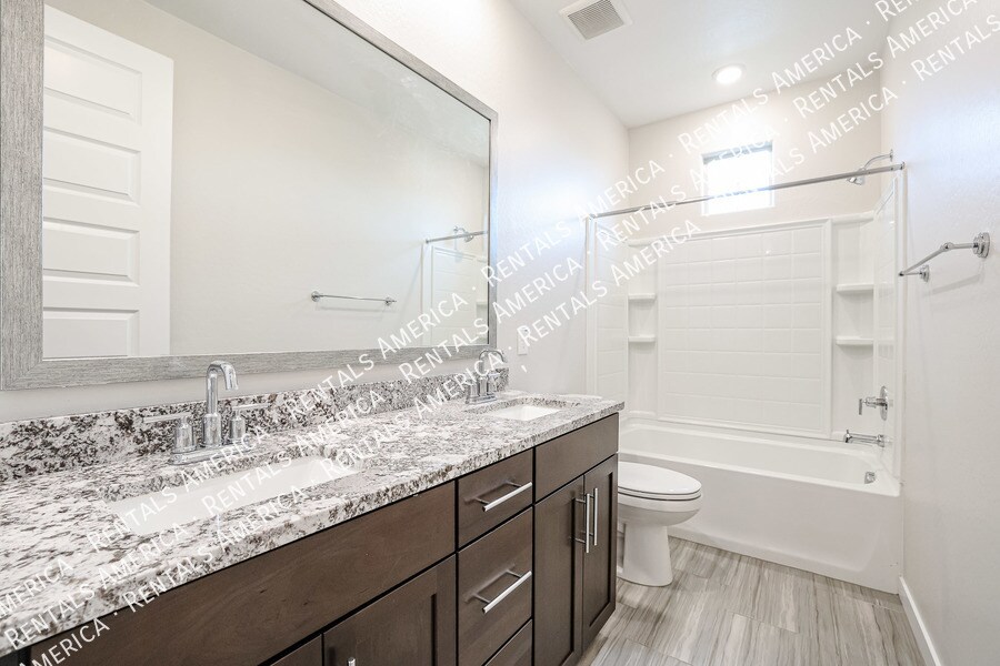 Building Photo - 1103 E Newland Dr