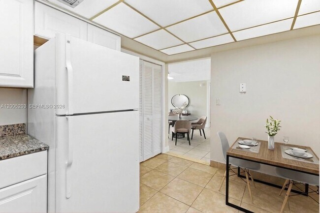 Building Photo - 16400 Golf Club Rd