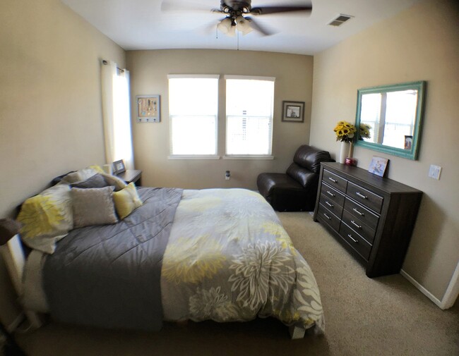 Building Photo - Air Conditioned Oceanside home!!!