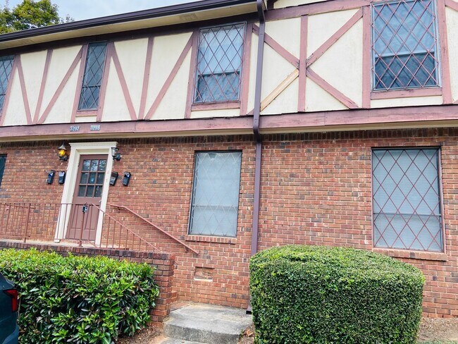 Building Photo - 3 bedrooms /2 bath Condo Available Now