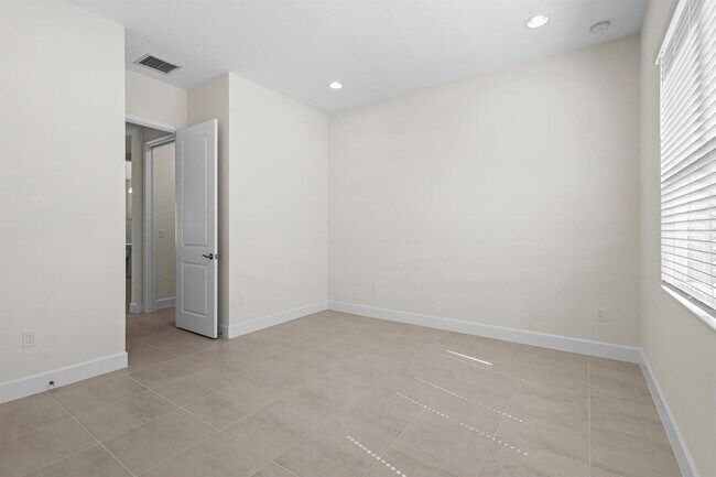 Building Photo - 14184 Lacebark Ln