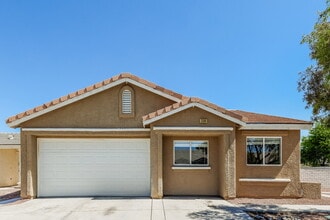 Building Photo - 2306 Hollow Oak Ave