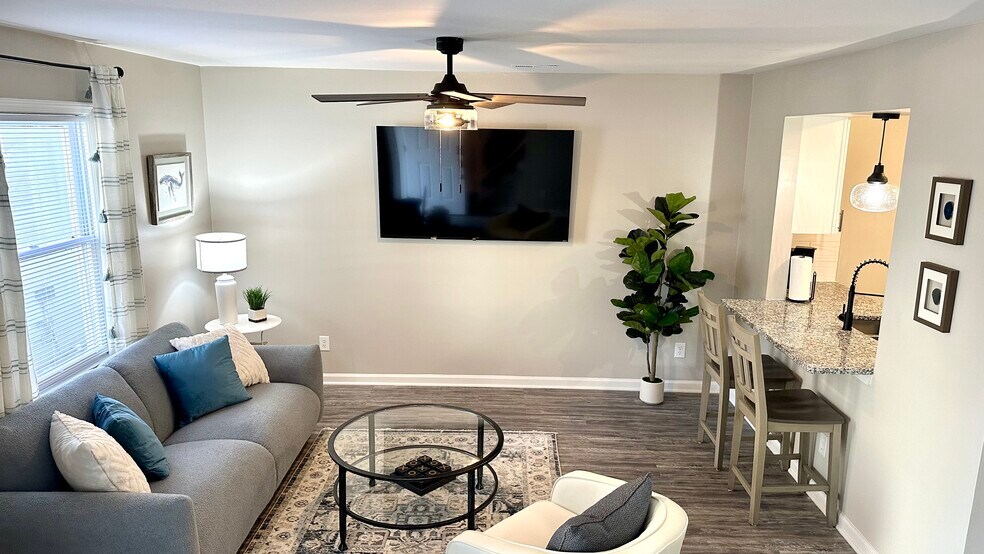 Building Photo - 403 71st Ave N