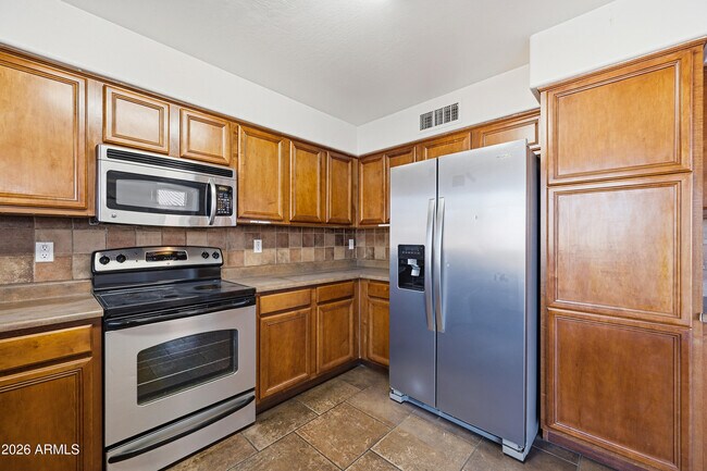 Building Photo - 5613 S 51st Dr