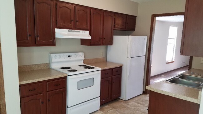 Building Photo - 8510 W Maple St