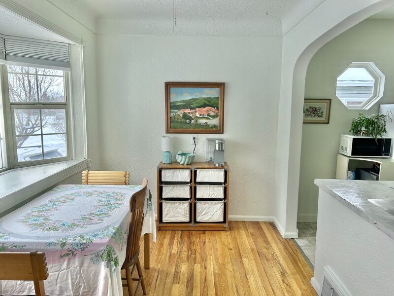 Building Photo - 1237 Yale Ave