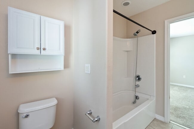 Building Photo - Beautiful 4/2.5 Townhome For Rent in Harmony