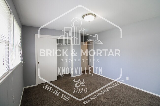Building Photo - 209 Medford Rd