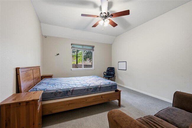 Building Photo - 3013 Covington Pl