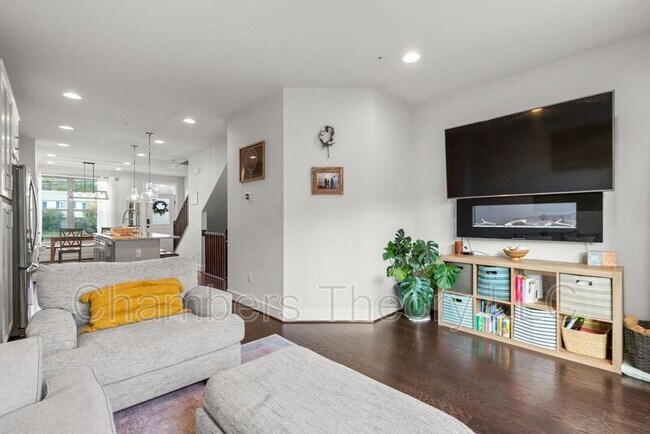 Building Photo - 5136 Randolph Rd