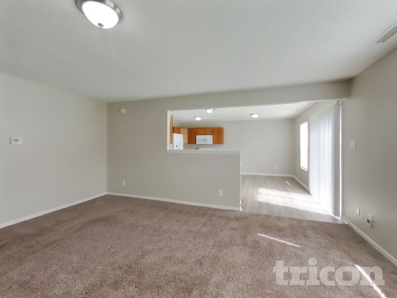Building Photo - 6245 Monteo Dr