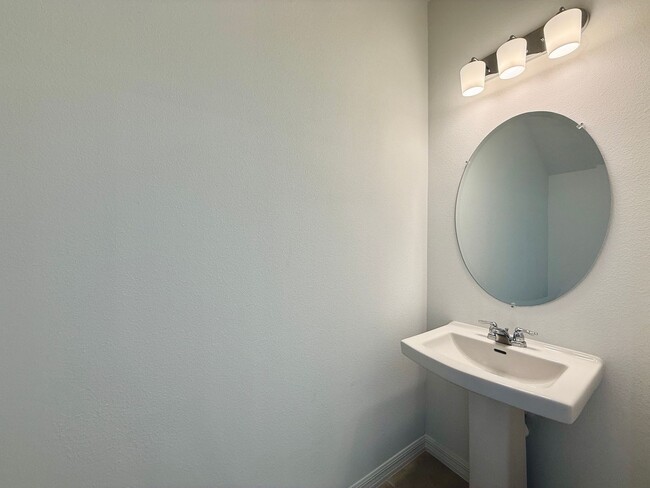 Building Photo - Half Month Rent Free Move In Special! New ...