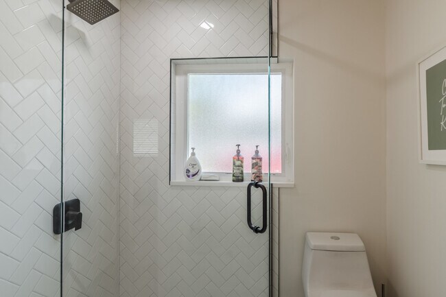 Building Photo - 2710 Amherst Ave