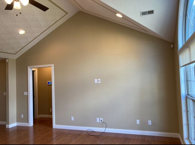 Building Photo - 166 Twin Lakes Dr
