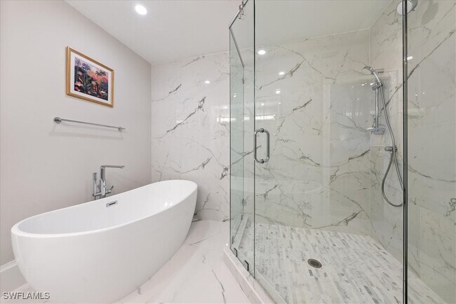 Building Photo - 569 Park Shore Dr