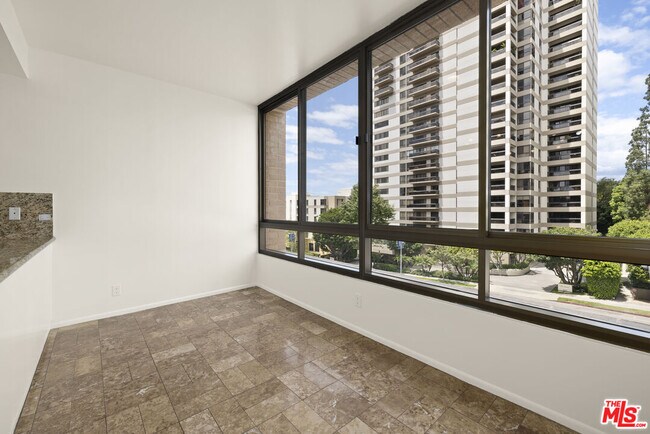 Building Photo - 10430 Wilshire Blvd
