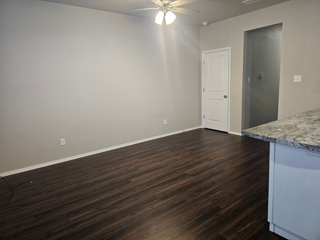 Building Photo - Beautiful New Townhomes in Alma!