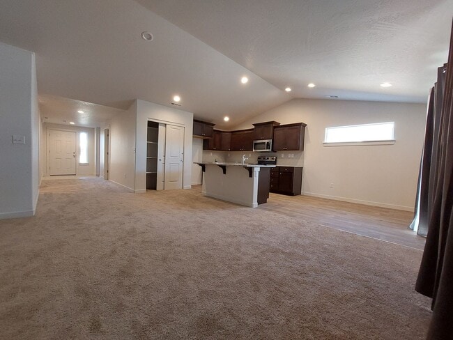 Building Photo - 3 bed 2 bath house