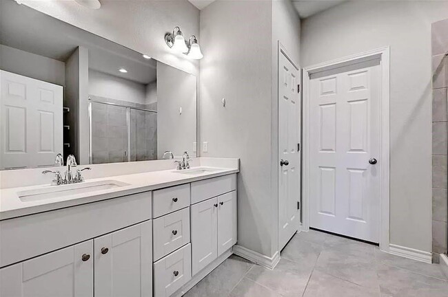 Building Photo - 5311 Golden Canary Ln