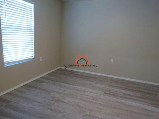 Building Photo - Modern 3 bedroom 2 bath apartment