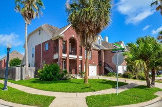 Building Photo - 3654 Royal Royce Dr