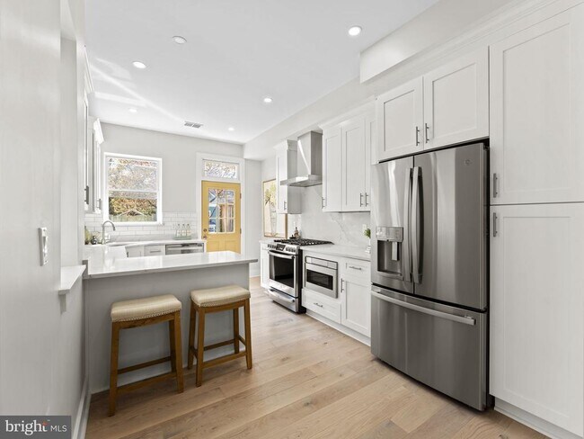 Building Photo - 532 Shepherd St NW