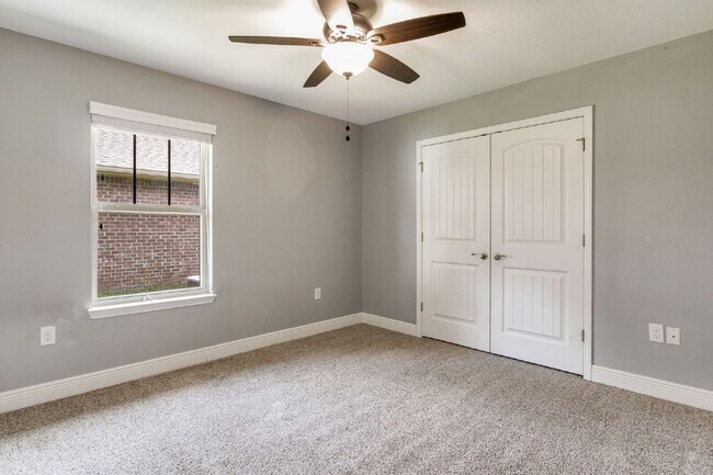 Building Photo - Spacious 4-Bedroom / 3 Bathroom + Office c...