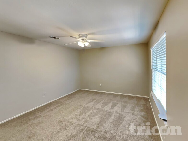 Building Photo - 2007 Smoke Rock Dr