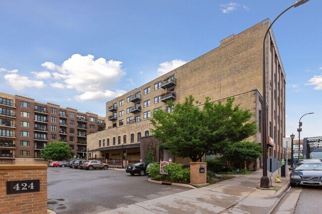 Building Photo - 404 Washington Avenue N 104