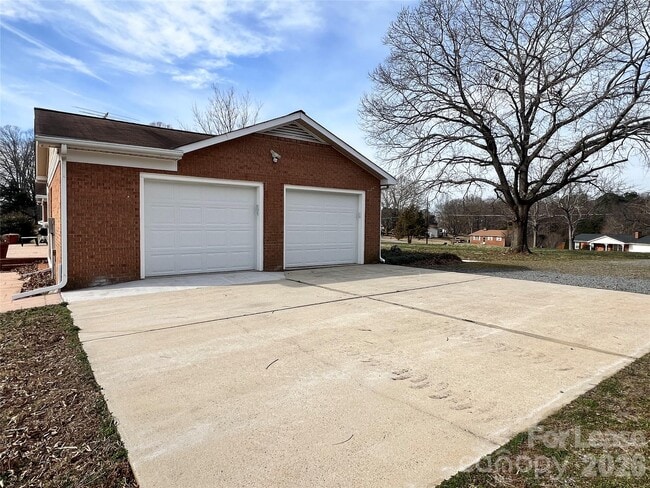 Building Photo - 149 Lytton Farm Rd