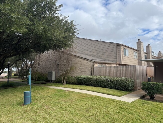 Building Photo - 15359 Falmouth Ave