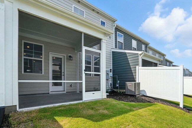 Building Photo - BRAND NEW TOWNHOME Available now, DEPOT 499 in Apex!